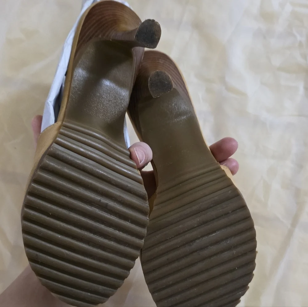 Steve Madden Tan Women's Sandals - Picture 2 of 4